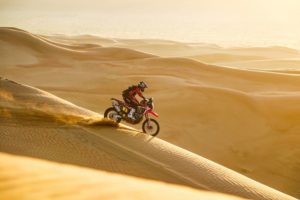 Ricky Brabec, Dakar 2020: “Estou a tentar conservar o corpo e a mota” thumbnail