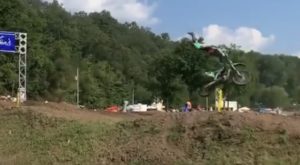 Vídeo AMA Motocross: A queda de Cianciarulo em Loretta Lynn’s 1 thumbnail