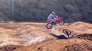 Vídeo AMA Supercross: A incrível técnica de Ken Roczen thumbnail