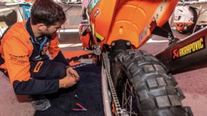 Dakar: Quão determinante será a limitação de 6 pneus traseiros? thumbnail