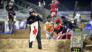 AMA Supercross 450, Houston 2: Roczen e Anderson penalizados em 4 pontos thumbnail