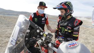 Rúben Faria, Dakar, Etapa 1: “As motos e os pneus aguentaram uma etapa muito dura” thumbnail