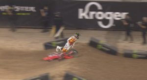 Vídeo AMA Supercross 450: A queda de Chase Sexton em Houston 2 thumbnail