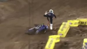 Vídeo AMA Supercross 250, Orlando 1: A violenta queda de Christian Craig thumbnail