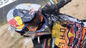 Motocross: O sistema de retenção de “tear-off’s” de Mattia Guadagnini thumbnail