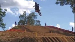 Vídeo AMA MX, Budds Creek: O gigante quádruplo de Ferrandis! thumbnail