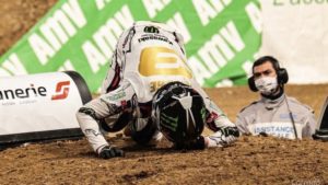 Supercross Paris: Confirmada a fractura da perna de Romain Febvre thumbnail