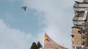 Vídeo: Tom Pagès faz um duplo frontflip a 130 metros de altura! thumbnail