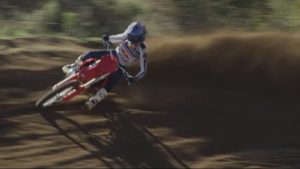 Vídeo Motocross: Justin Barcia a “espremer” uma 250cc 2T! thumbnail